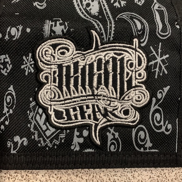 NWOT Punk Rocker Skull Embroided Tri-fold Nylon/Velcro Wallet Purse with Chain - Picture 13 of 13